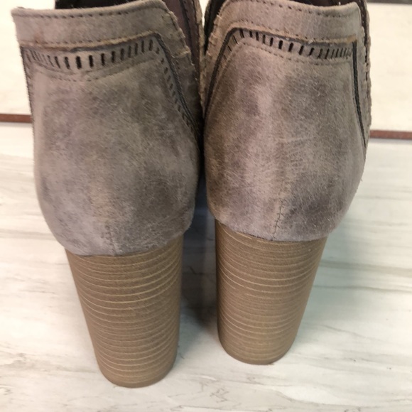 Fergalicious Holiday bootie 9.5 - Picture 5 of 9